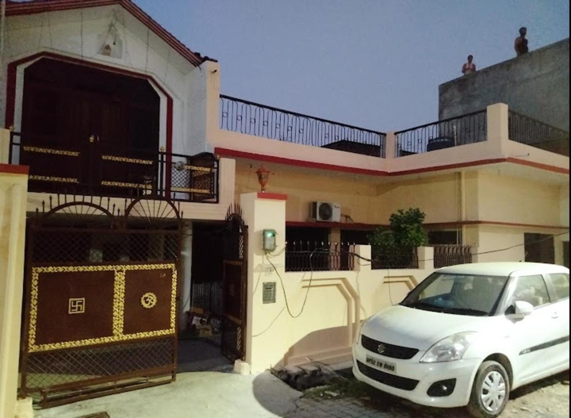 Ds Home Lucknow Bagian luar foto
